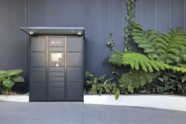 outdoor parcel delivery locker